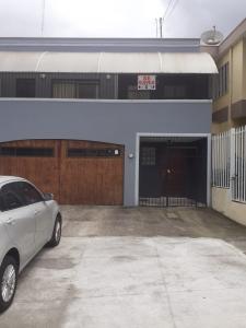 ALQUILO APARTAMENTO EN CURRIDABAT FRESES